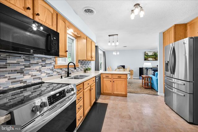 2 CATHY ANN DR, Reading, PA 19606