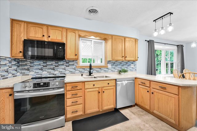 2 CATHY ANN DR, Reading, PA 19606