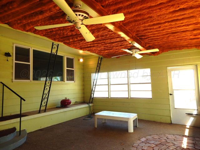 519 Third Street, Mclean, TX 79057