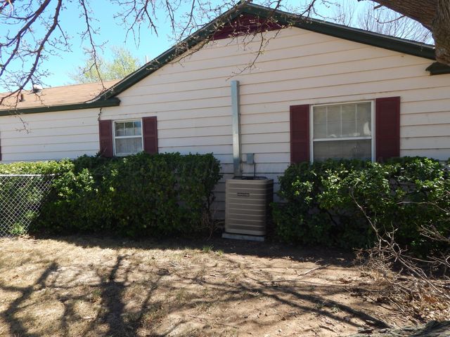 519 Third Street, Mclean, TX 79057