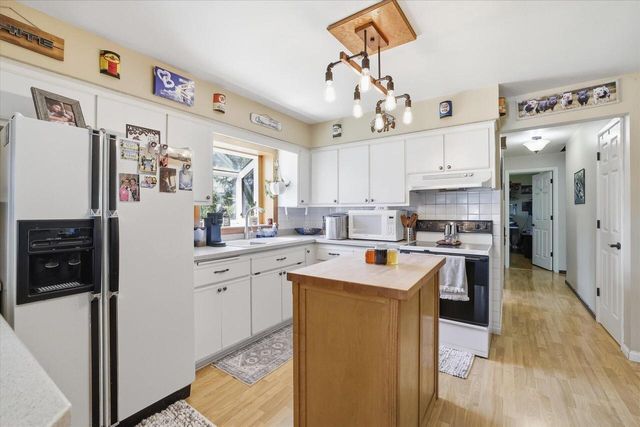 5845 Oxford LANE, New Berlin, WI 53146
