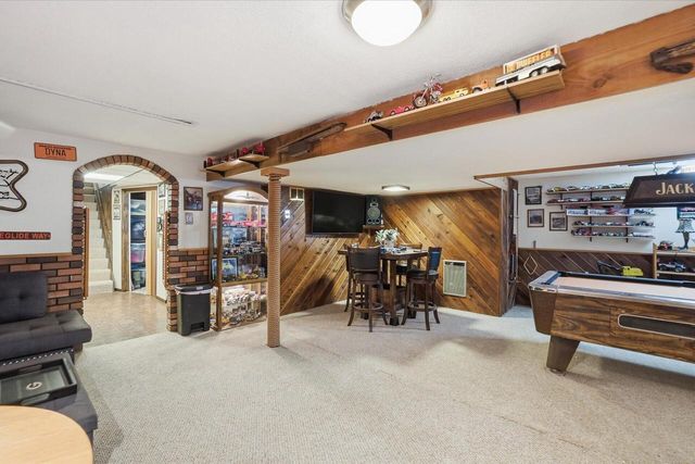 5845 Oxford LANE, New Berlin, WI 53146