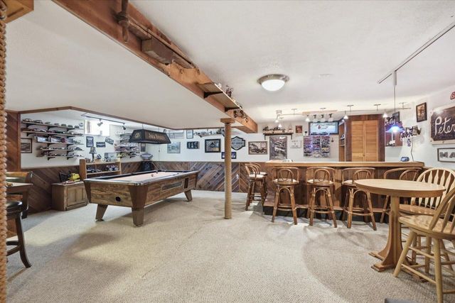 5845 Oxford LANE, New Berlin, WI 53146