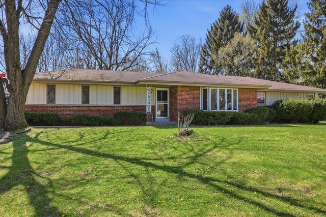 5845 Oxford LANE, New Berlin, WI 53146