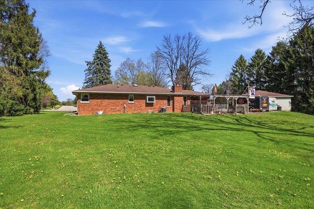 5845 Oxford LANE, New Berlin, WI 53146
