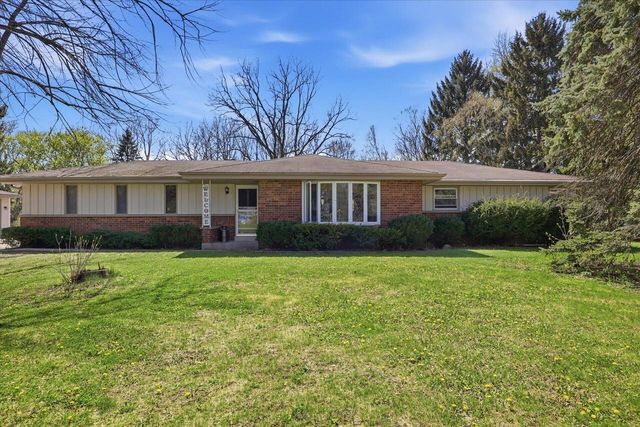 5845 Oxford LANE, New Berlin, WI 53146