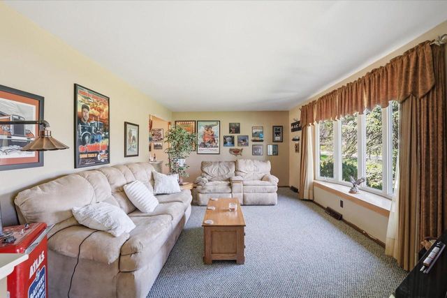 5845 Oxford LANE, New Berlin, WI 53146