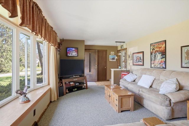 5845 Oxford LANE, New Berlin, WI 53146
