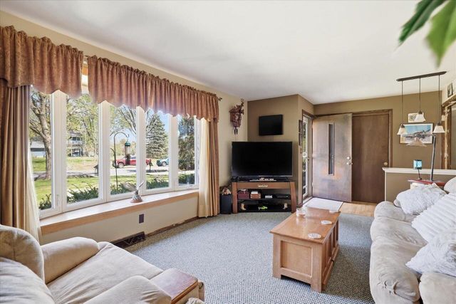 5845 Oxford LANE, New Berlin, WI 53146