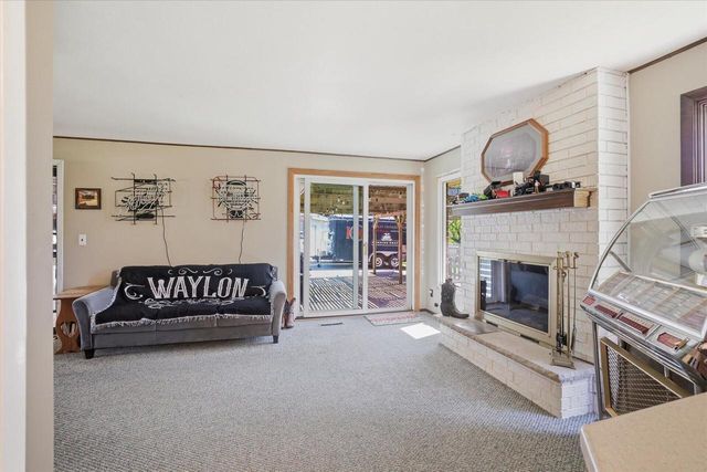 5845 Oxford LANE, New Berlin, WI 53146