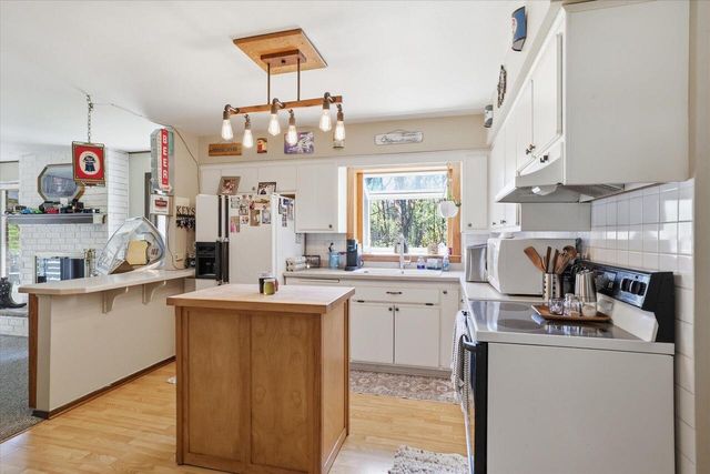 5845 Oxford LANE, New Berlin, WI 53146