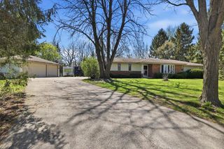5845 Oxford LANE, New Berlin, WI 53146