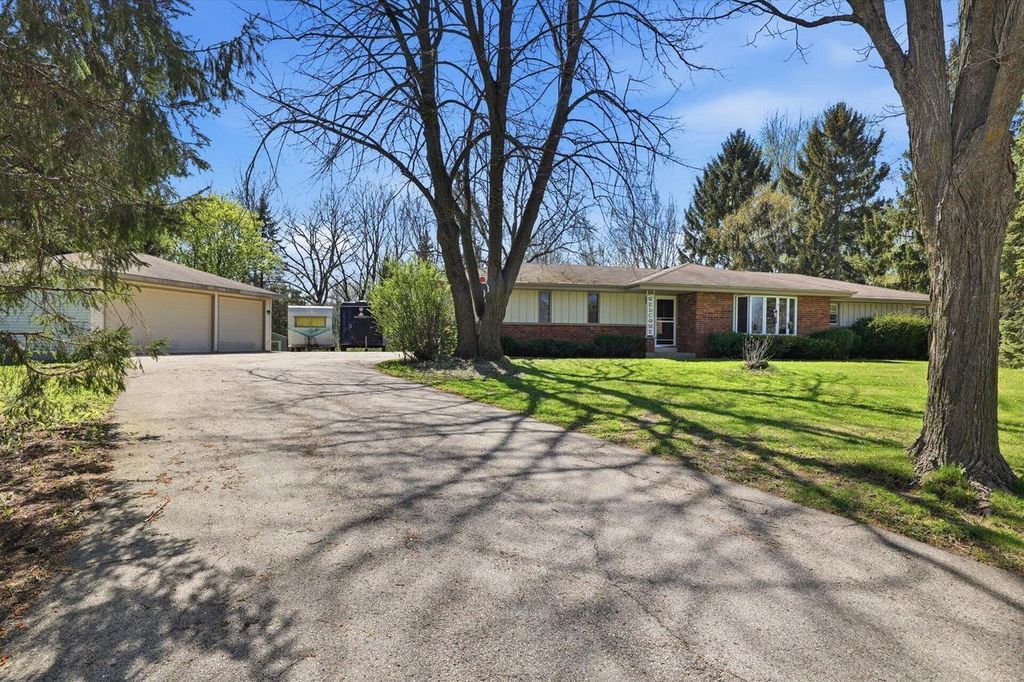 5845 Oxford LANE, New Berlin, WI 53146