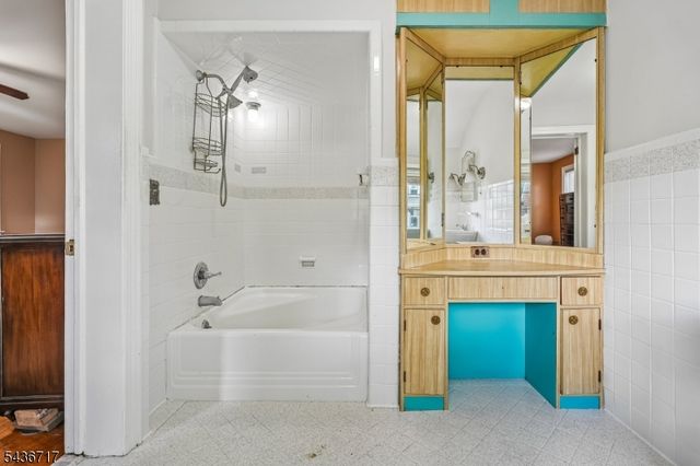 13 Van Velsor Pl, Newark City, NJ 07112