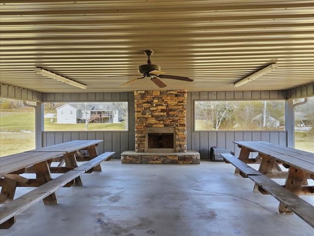 135 Floyds Way, Blairsville, GA 30512