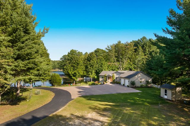 2390 Lake Chandler Drive, East Bay Twp, MI 49696