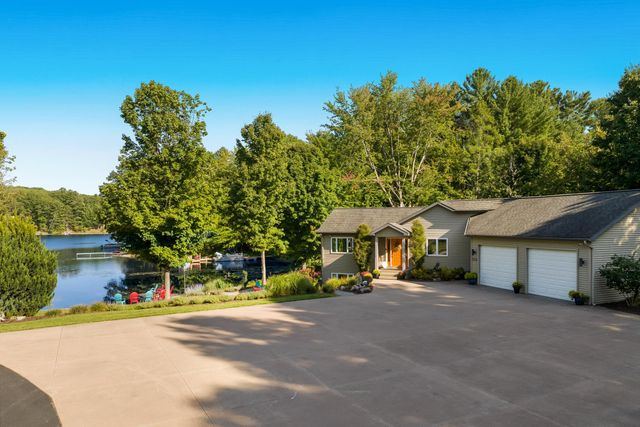 2390 Lake Chandler Drive, East Bay Twp, MI 49696