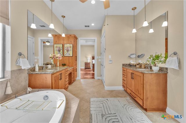 10319 Oak Forest Way, New Braunfels, TX 78132