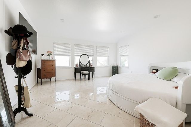 1905 Emerald Breeze Court, Pearland, TX 77089