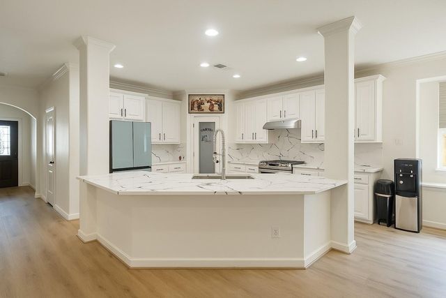 1905 Emerald Breeze Court, Pearland, TX 77089