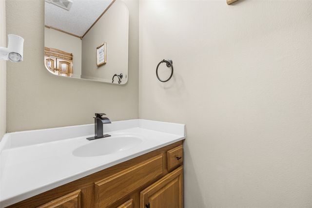 818 High Point Drive SW, Cedar Rapids, IA 52404