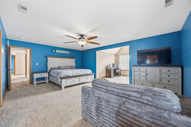 818 High Point Drive SW, Cedar Rapids, IA 52404