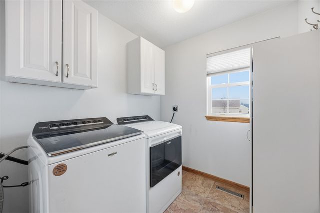 818 High Point Drive SW, Cedar Rapids, IA 52404