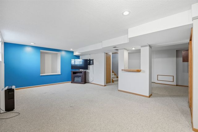 818 High Point Drive SW, Cedar Rapids, IA 52404