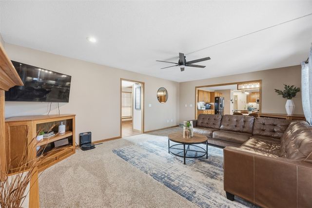 818 High Point Drive SW, Cedar Rapids, IA 52404