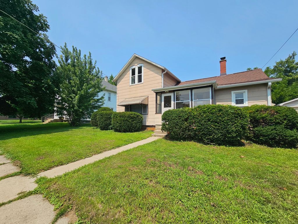 302 E Park Street, Morrison, IL 61270