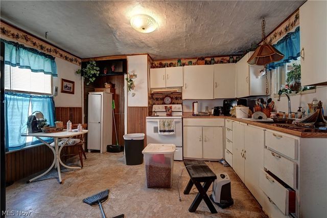 357 3rd Street NW, New Philadelphia, OH 44663