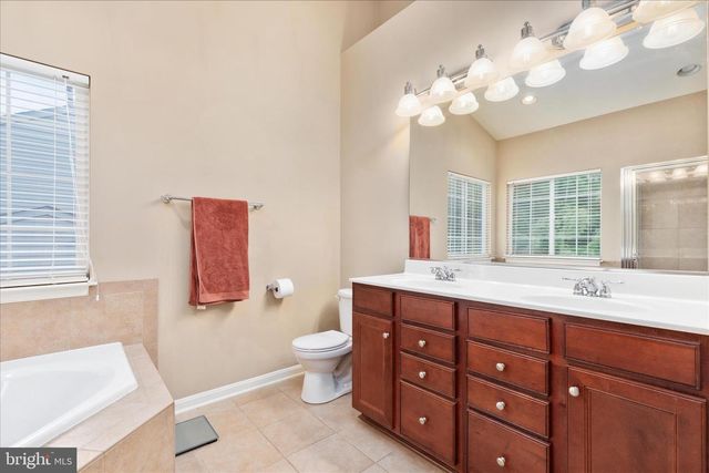 660 BEEHIVE WAY, Winchester, VA 22601