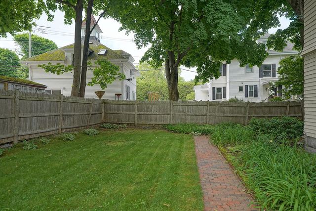 151 Lafayette Rd Apt 1, Portsmouth, NH 03801