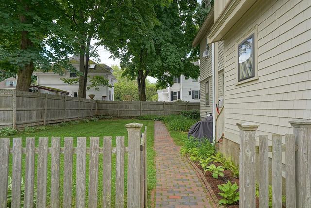 151 Lafayette Rd Apt 1, Portsmouth, NH 03801