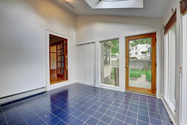 151 Lafayette Rd Apt 1, Portsmouth, NH 03801