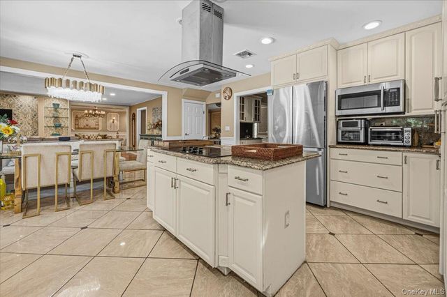 626 Caledonia Road, Dix Hills, NY 11746