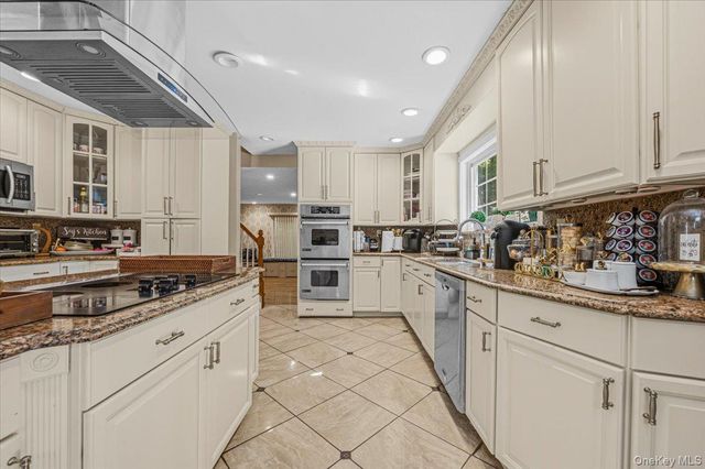 626 Caledonia Road, Dix Hills, NY 11746