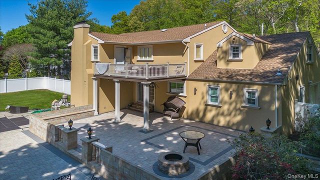 626 Caledonia Road, Dix Hills, NY 11746