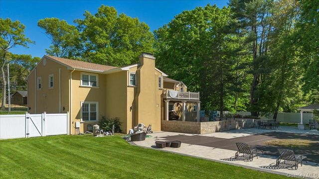 626 Caledonia Road, Dix Hills, NY 11746