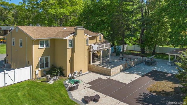 626 Caledonia Road, Dix Hills, NY 11746