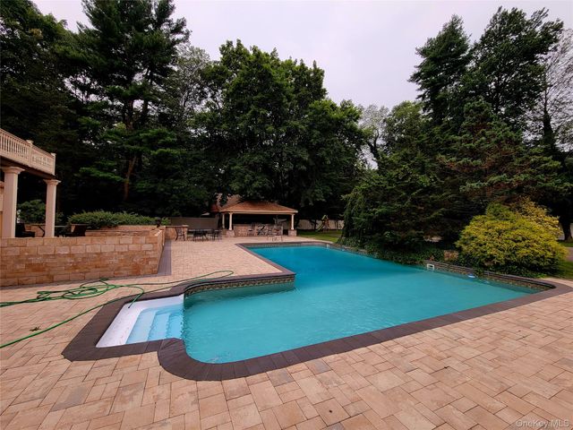 626 Caledonia Road, Dix Hills, NY 11746