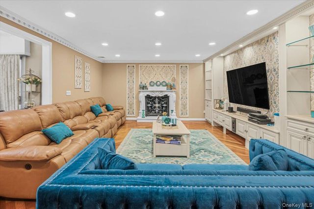 626 Caledonia Road, Dix Hills, NY 11746