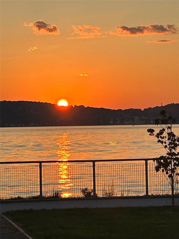 18 Rivers Edge Drive 102, Tarrytown, NY 10591