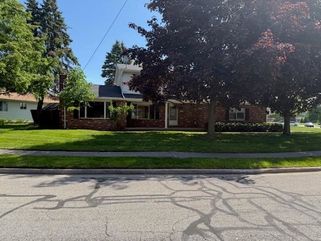 423 Sunshine Court, Auburn, MI 48611