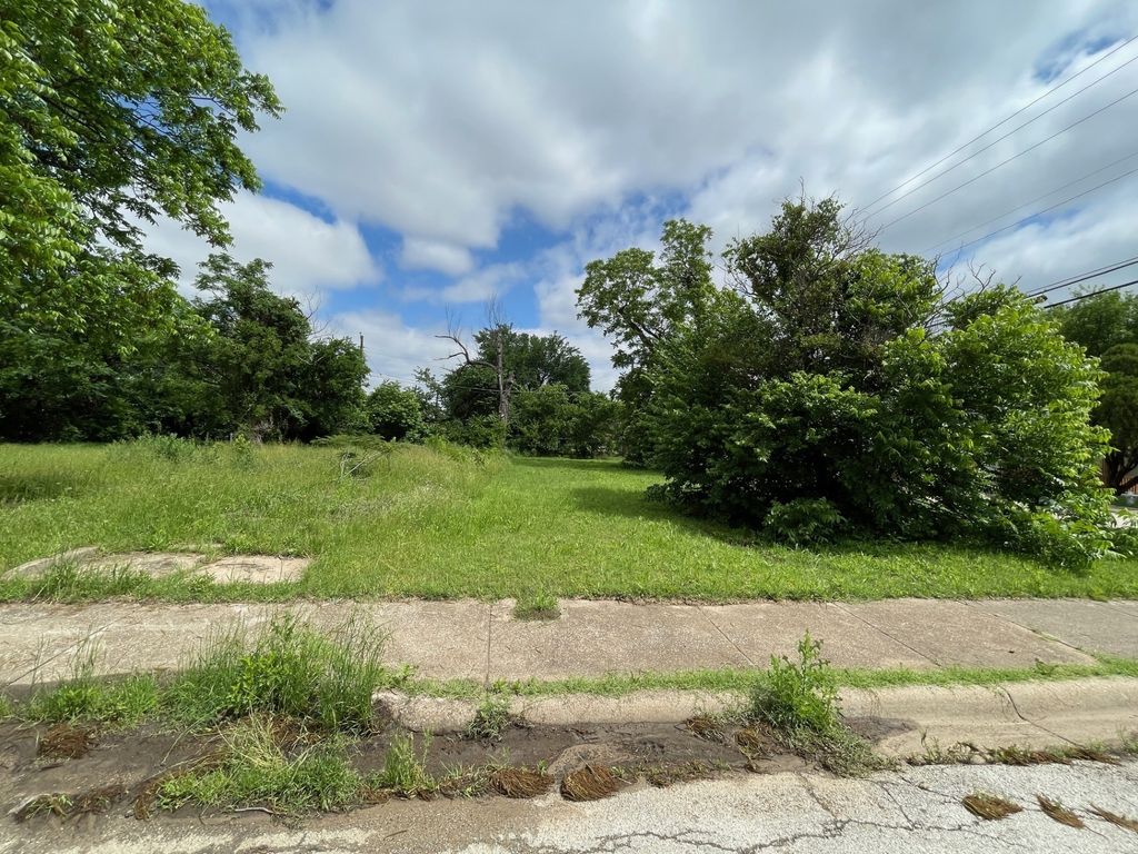 979 E Pulaski Street, Fort Worth, TX 76104