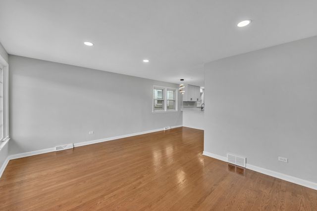 5631 W 64th Place, Chicago, IL 60638