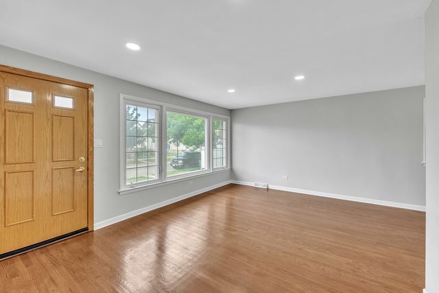 5631 W 64th Place, Chicago, IL 60638