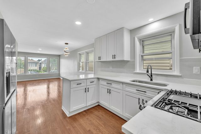 5631 W 64th Place, Chicago, IL 60638