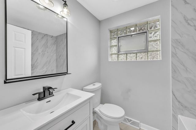 5631 W 64th Place, Chicago, IL 60638