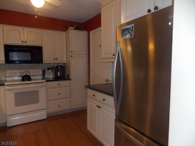 281 Abbey Dr, Franklin Twp., NJ 08873